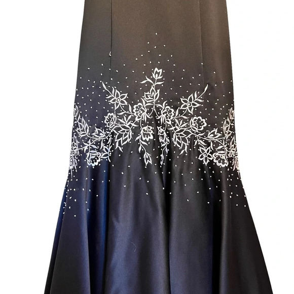 STRAPLESS FORMAL DRESS - Picture 2 of 5